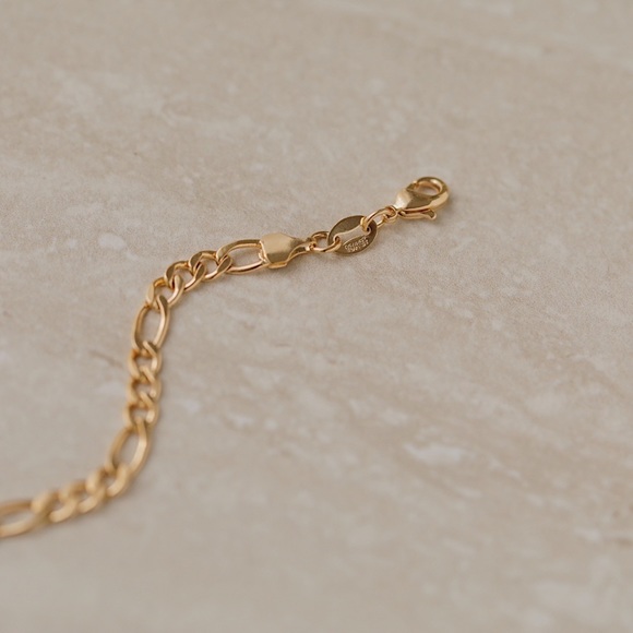 Chelsea Figaro Chain | 18k Gold Filled - Picture 5 of 8
